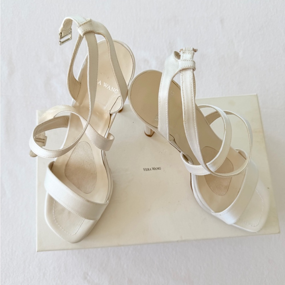 Rare Vera Wang Stuart Weitzman
Gilda Bridal Heels Size 6 -‎ Floor
Sample